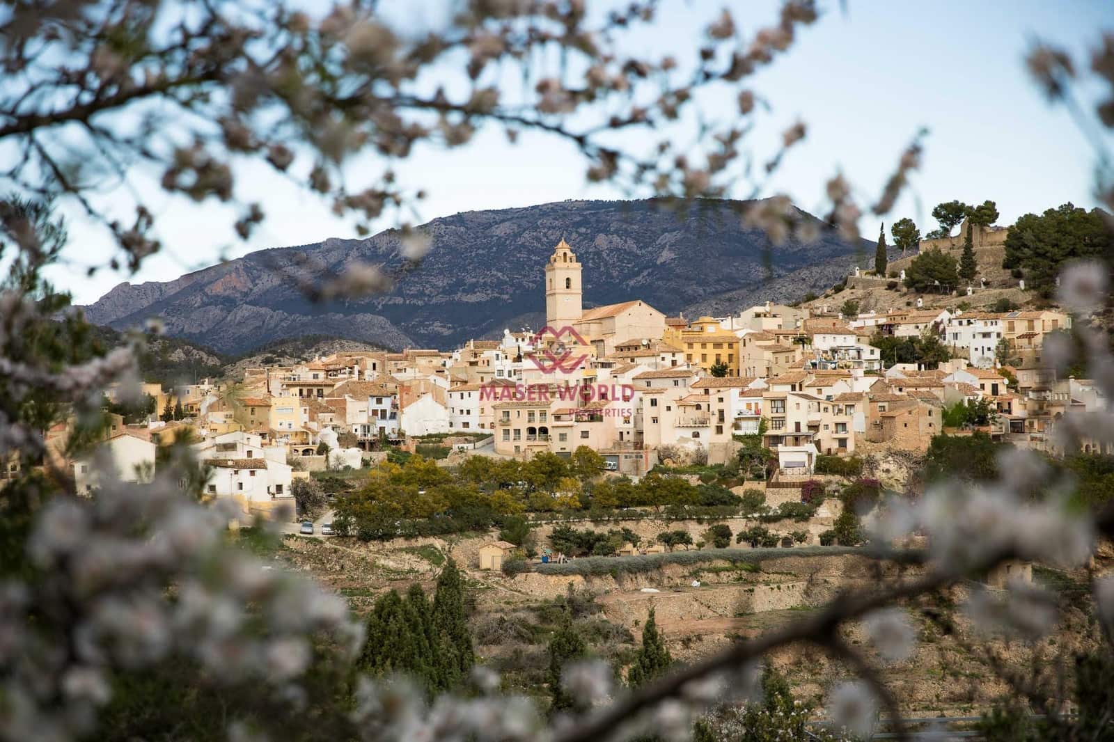 3 bedroom Villa for sale in Polop with pool - € 598,000 (Ref: 8836718)