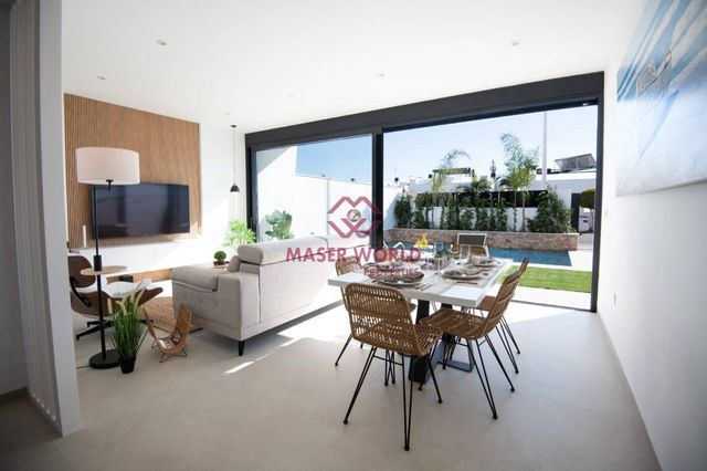 3 soverom Rekkehus til salgs i Santiago de la Ribera, San Javier med svømmebasseng garasje - € 595 000 (Ref: 9089667)