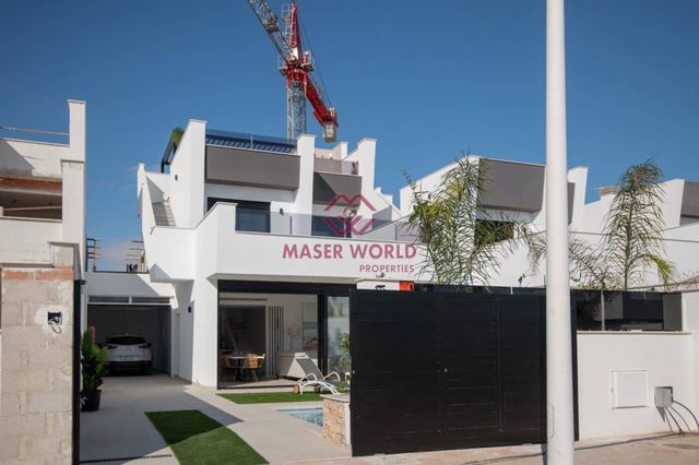 3 soverom Rekkehus til salgs i Santiago de la Ribera, San Javier med svømmebasseng garasje - € 595 000 (Ref: 9089667)