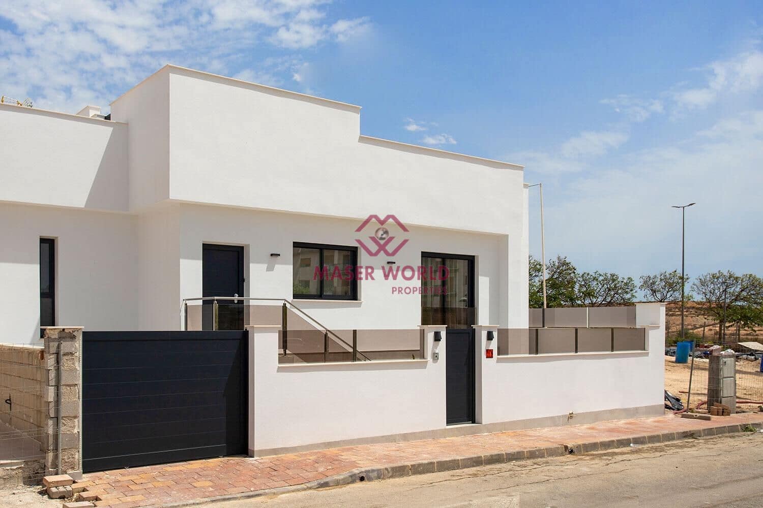 3 soverom Kjedet enebolig til salgs i Sucina med svømmebasseng - € 359 900 (Ref: 9116671)