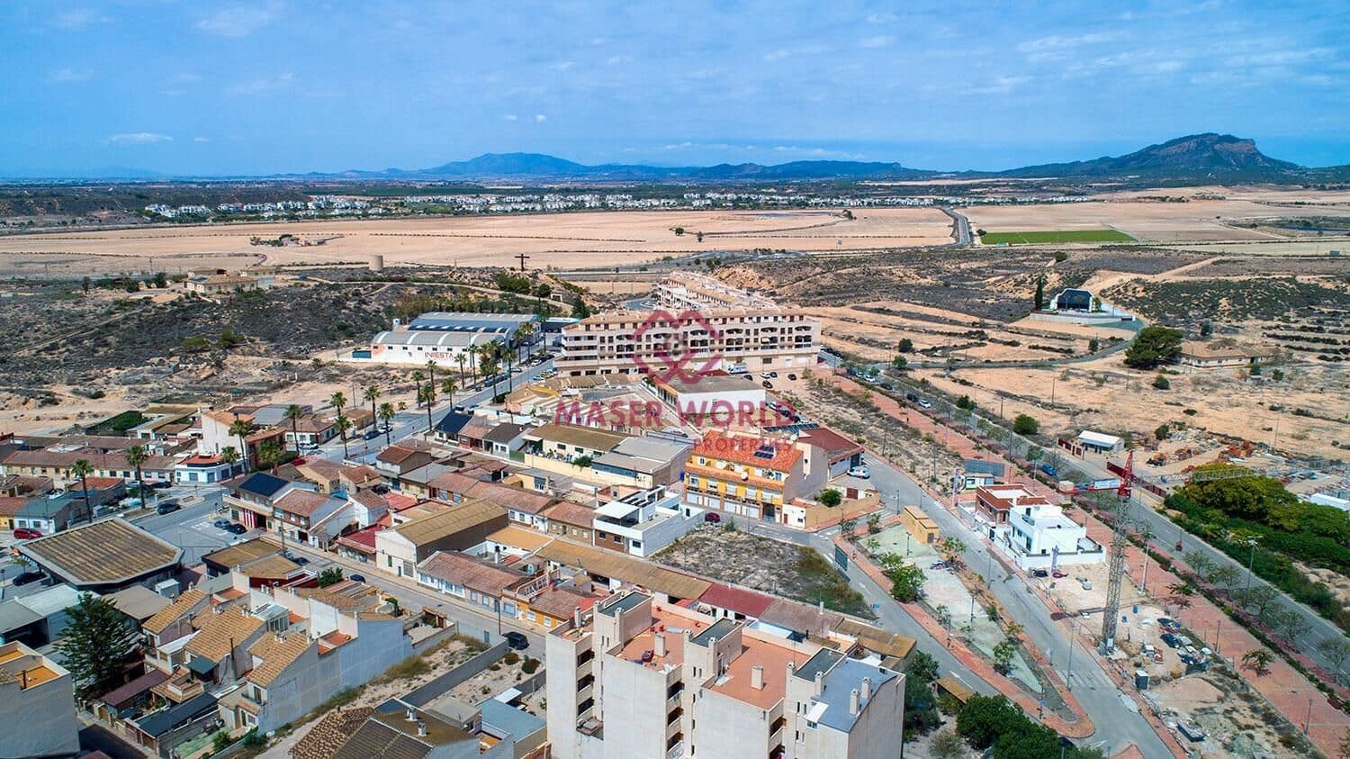 3 soverom Kjedet enebolig til salgs i Sucina med svømmebasseng - € 359 900 (Ref: 9116671)