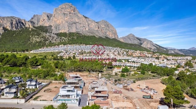 Chalet de 4 habitaciones en Polop en venta con piscina garaje - 725.000 € (Ref: 9192224)