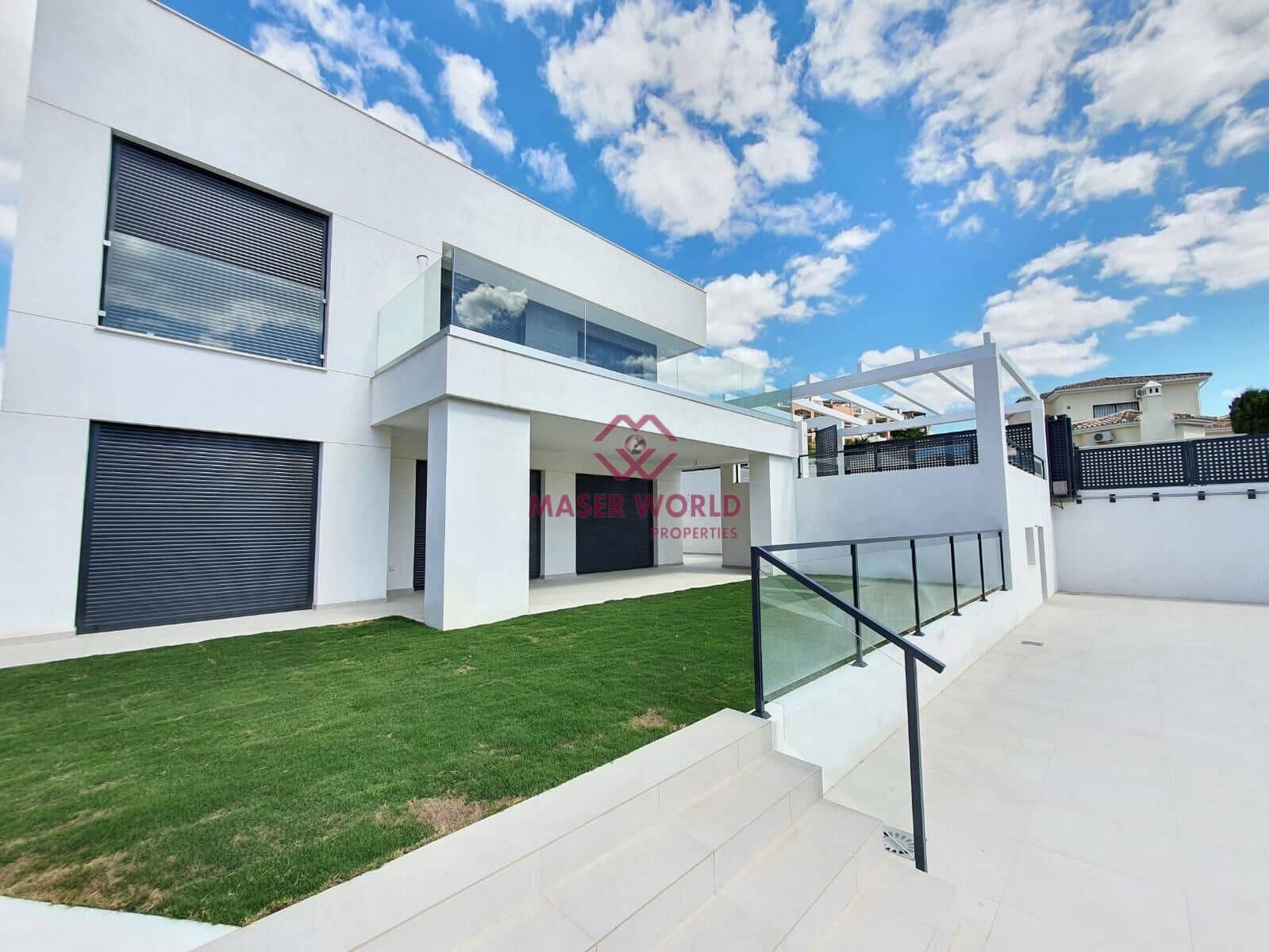 4 soverom Villa til salgs i La Duquesa / Puerto de la Duquesa med svømmebasseng - € 730 000 (Ref: 9193701)