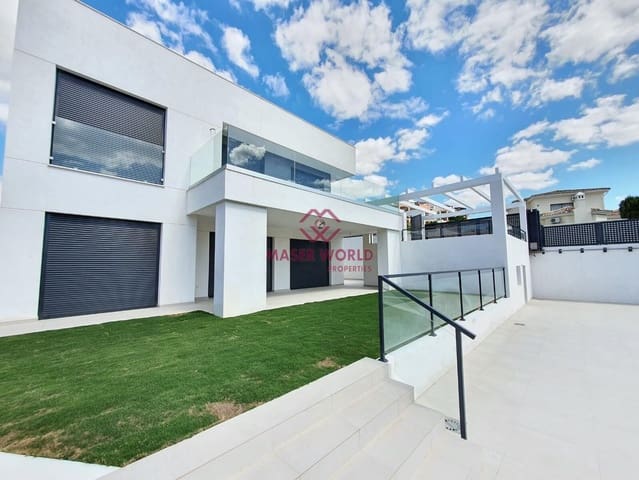 4 chambre Villa/Maison à vendre à La Duquesa / Puerto de la Duquesa, Manilva avec piscine - 730 000 € (Ref: 9193701)