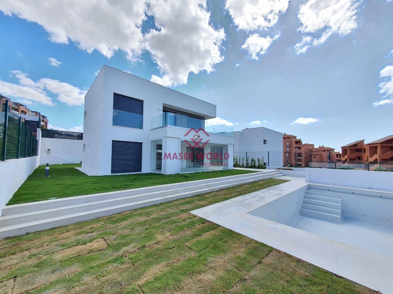 4 soverom Villa til salgs i La Duquesa / Puerto de la Duquesa med svømmebasseng - € 730 000 (Ref: 9193701)