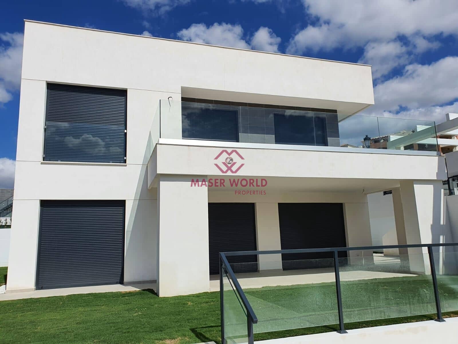 4 soverom Villa til salgs i La Duquesa / Puerto de la Duquesa med svømmebasseng - € 730 000 (Ref: 9193701)