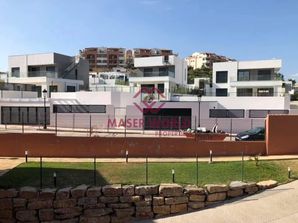 4 soverom Villa til salgs i La Duquesa / Puerto de la Duquesa med svømmebasseng - € 730 000 (Ref: 9193701)