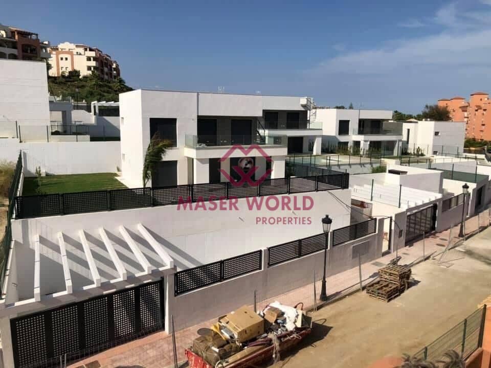 4 soverom Villa til salgs i La Duquesa / Puerto de la Duquesa med svømmebasseng - € 730 000 (Ref: 9193701)