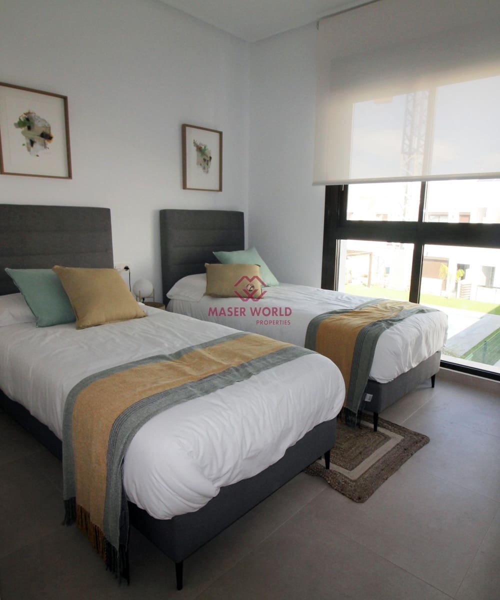 4 soveværelse Semi-Rækkehus til salg i Pilar de la Horadada med swimmingpool - € 369.900 (Ref: 9252358)