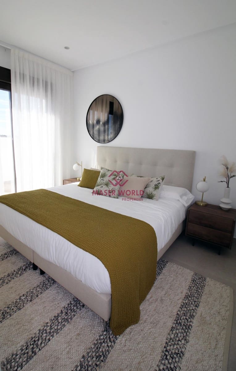 4 soveværelse Semi-Rækkehus til salg i Pilar de la Horadada med swimmingpool - € 369.900 (Ref: 9252358)