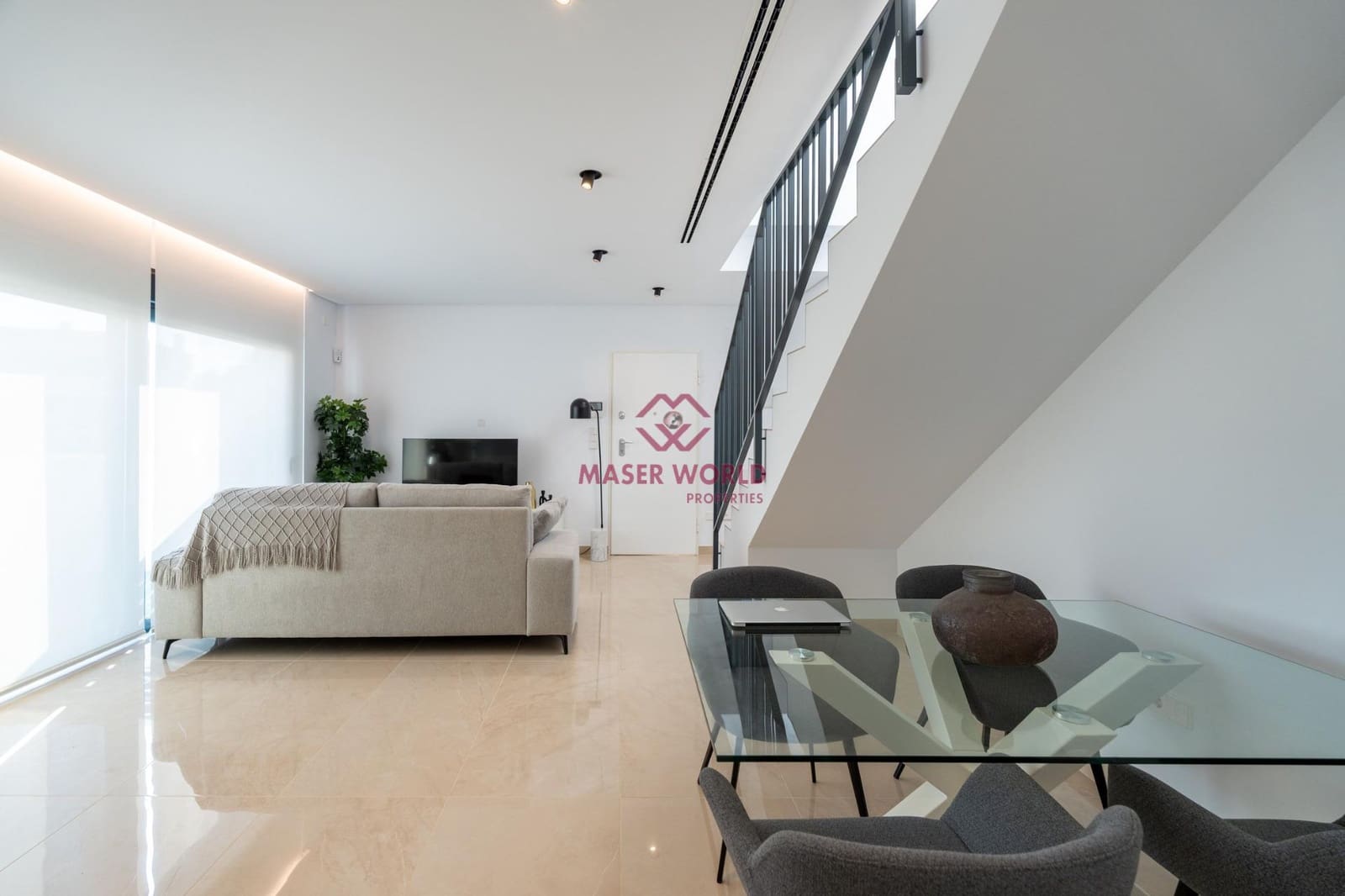 3 sovrum Radhus till salu i Gran Alacant med pool - 350 000 € (Ref: 9343277)