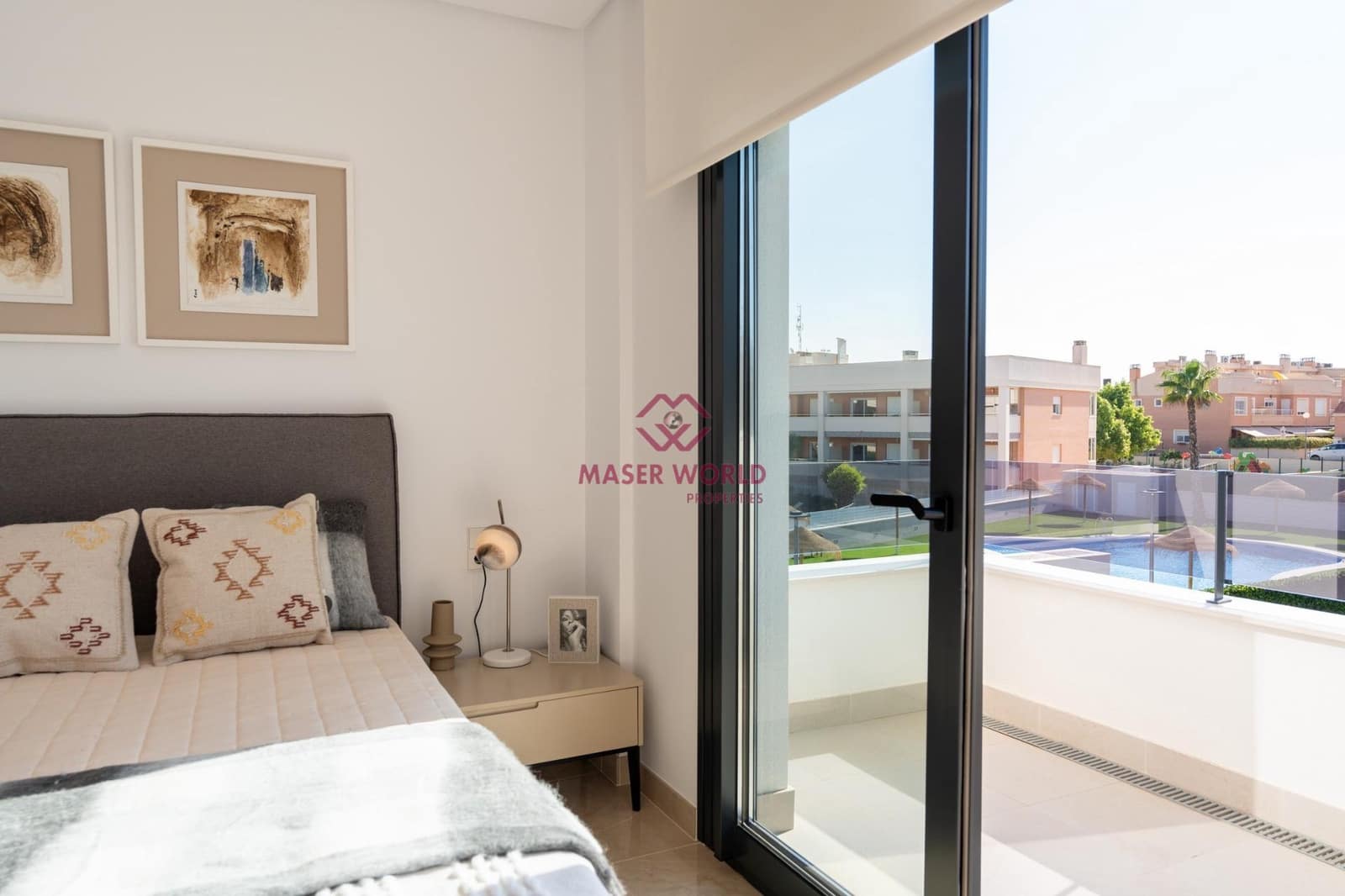 3 sovrum Radhus till salu i Gran Alacant med pool - 350 000 € (Ref: 9343277)