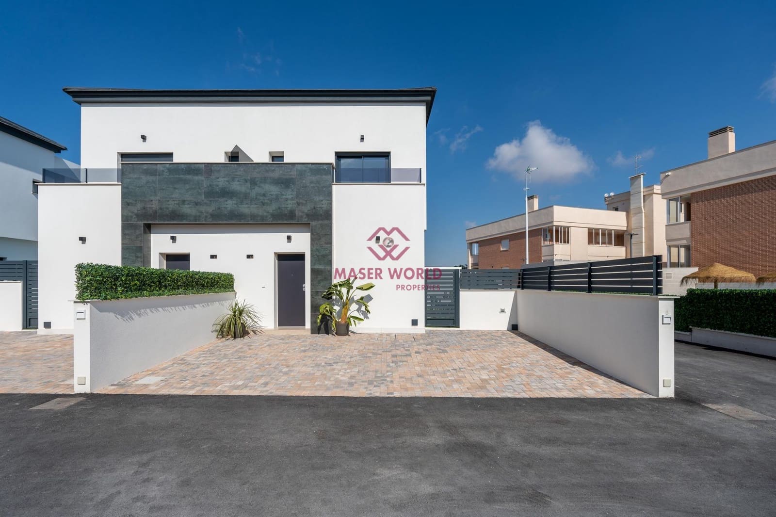 3 sovrum Radhus till salu i Gran Alacant med pool - 350 000 € (Ref: 9343277)