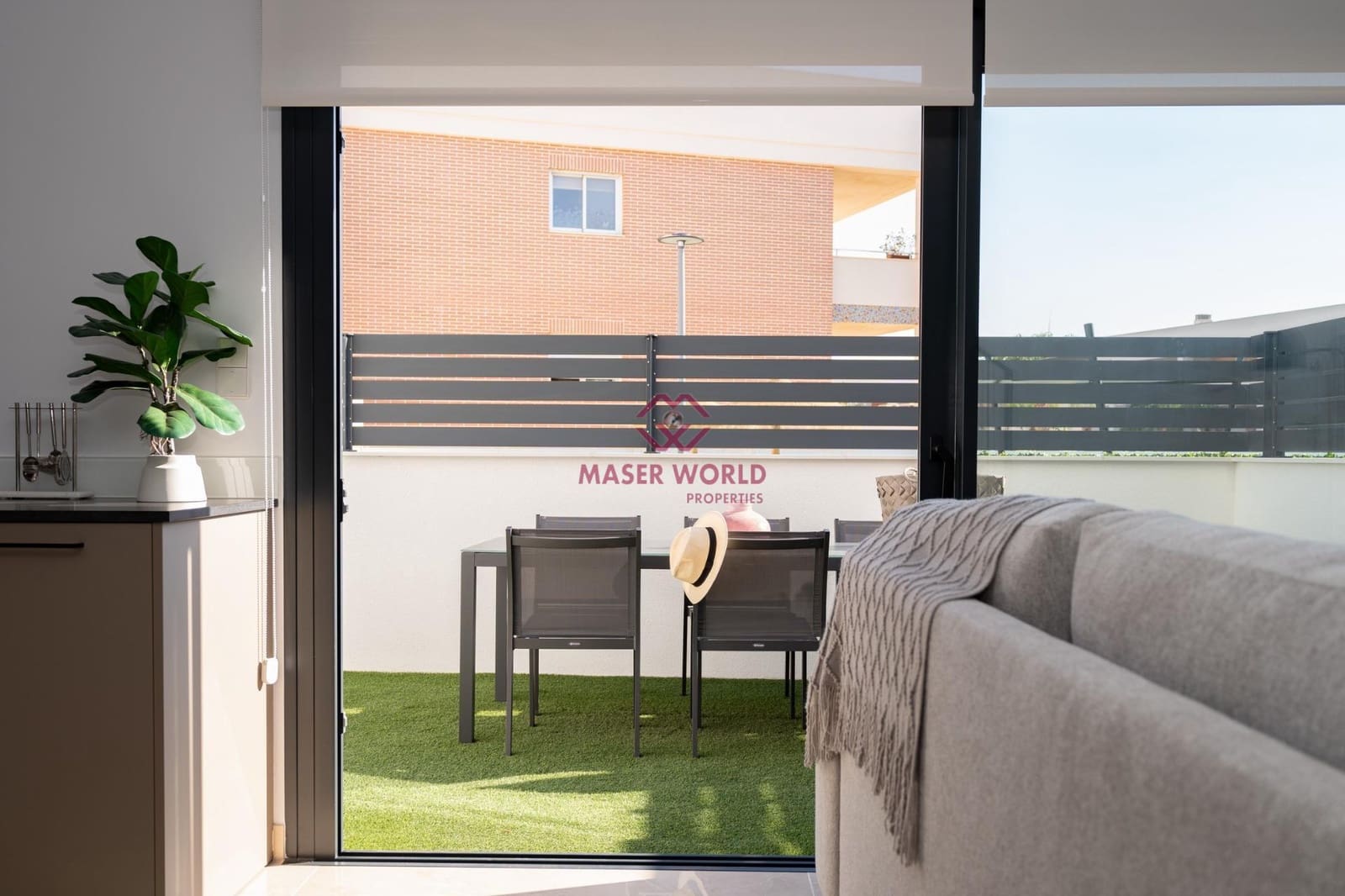 3 sovrum Radhus till salu i Gran Alacant med pool - 350 000 € (Ref: 9343277)