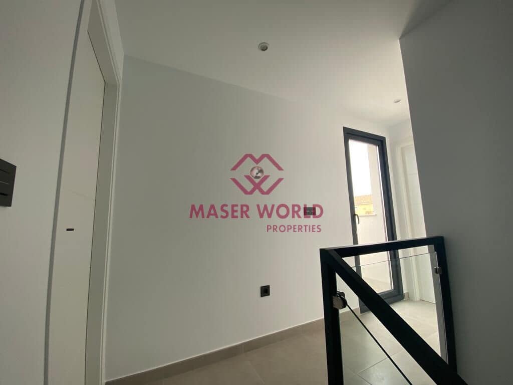 3 sypialnia Willa na sprzedaż w Los Alcazares z basenem garażem - 349 900 € (Ref: 9347236)