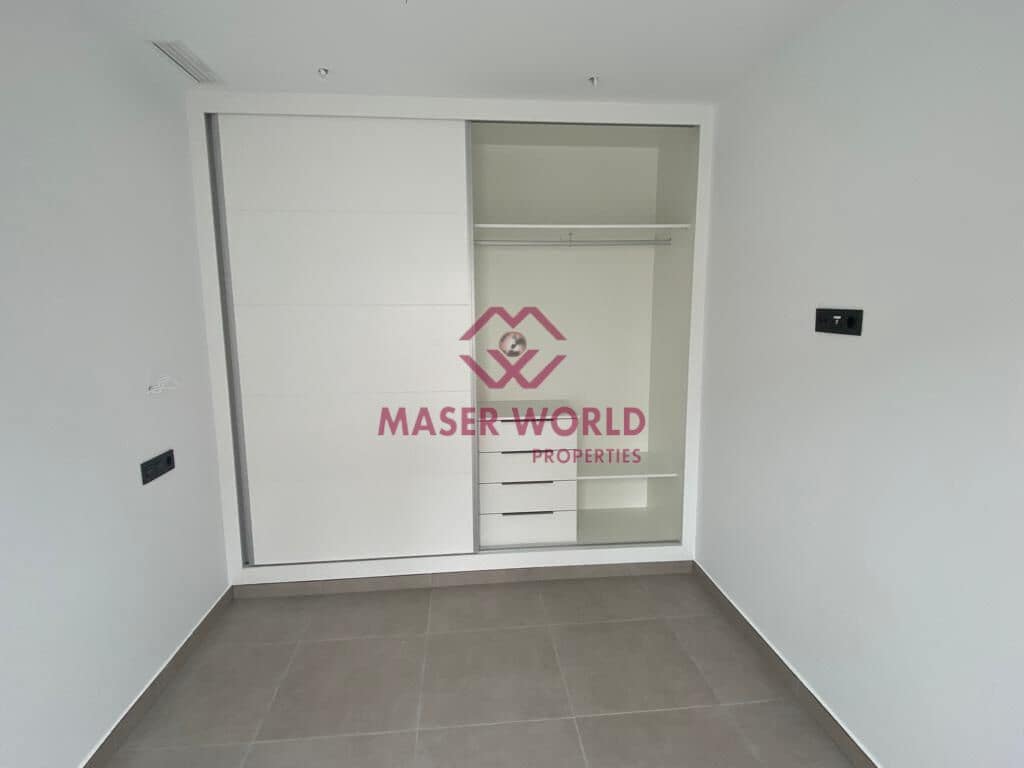 3 sypialnia Willa na sprzedaż w Los Alcazares z basenem garażem - 349 900 € (Ref: 9347236)