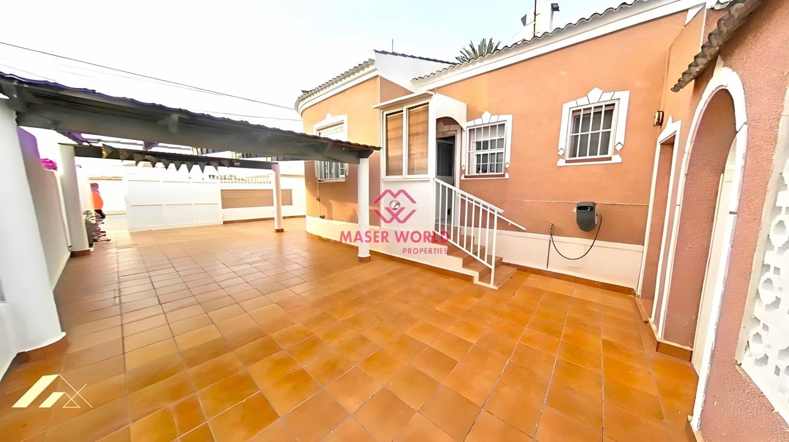 Chalet de 3 habitaciones en San Luis en venta con piscina garaje - 335.000 € (Ref: 9347238)