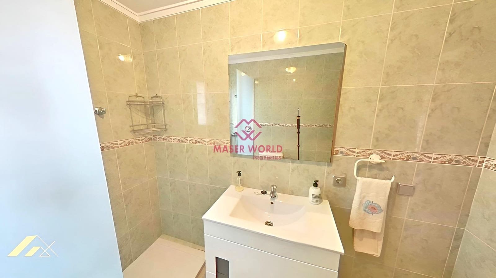 Chalet de 3 habitaciones en San Luis en venta con piscina garaje - 335.000 € (Ref: 9347238)