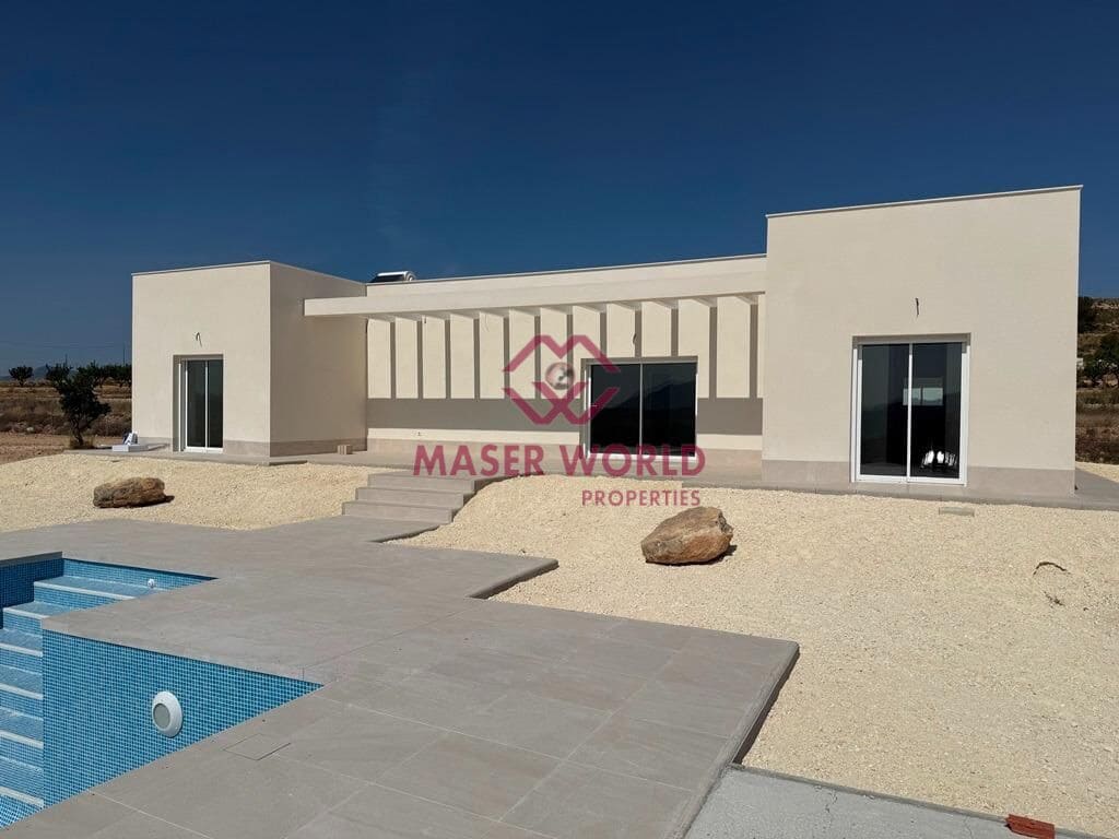 3 soveværelse Villa til salg i Pinoso med swimmingpool garage - € 356.000 (Ref: 9446251)