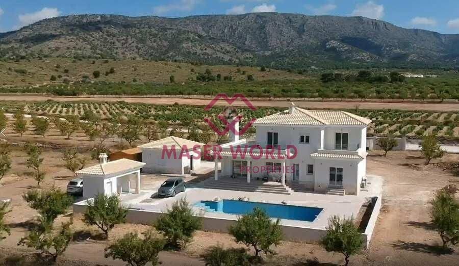 4 Zimmer Villa zu verkaufen in Pinoso mit Pool Garage - 491.000 € (Ref: 9446253)