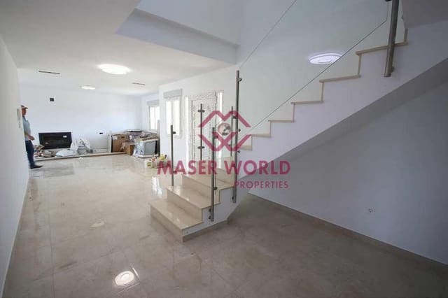 4 Zimmer Villa zu verkaufen in Pinoso mit Pool Garage - 491.000 € (Ref: 9446253)