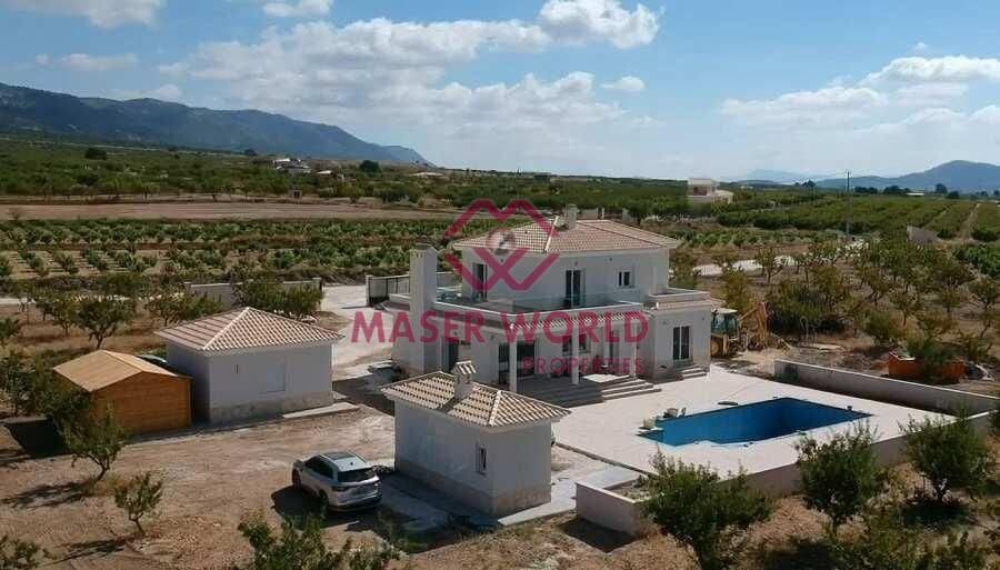 4 Zimmer Villa zu verkaufen in Pinoso mit Pool Garage - 491.000 € (Ref: 9446253)