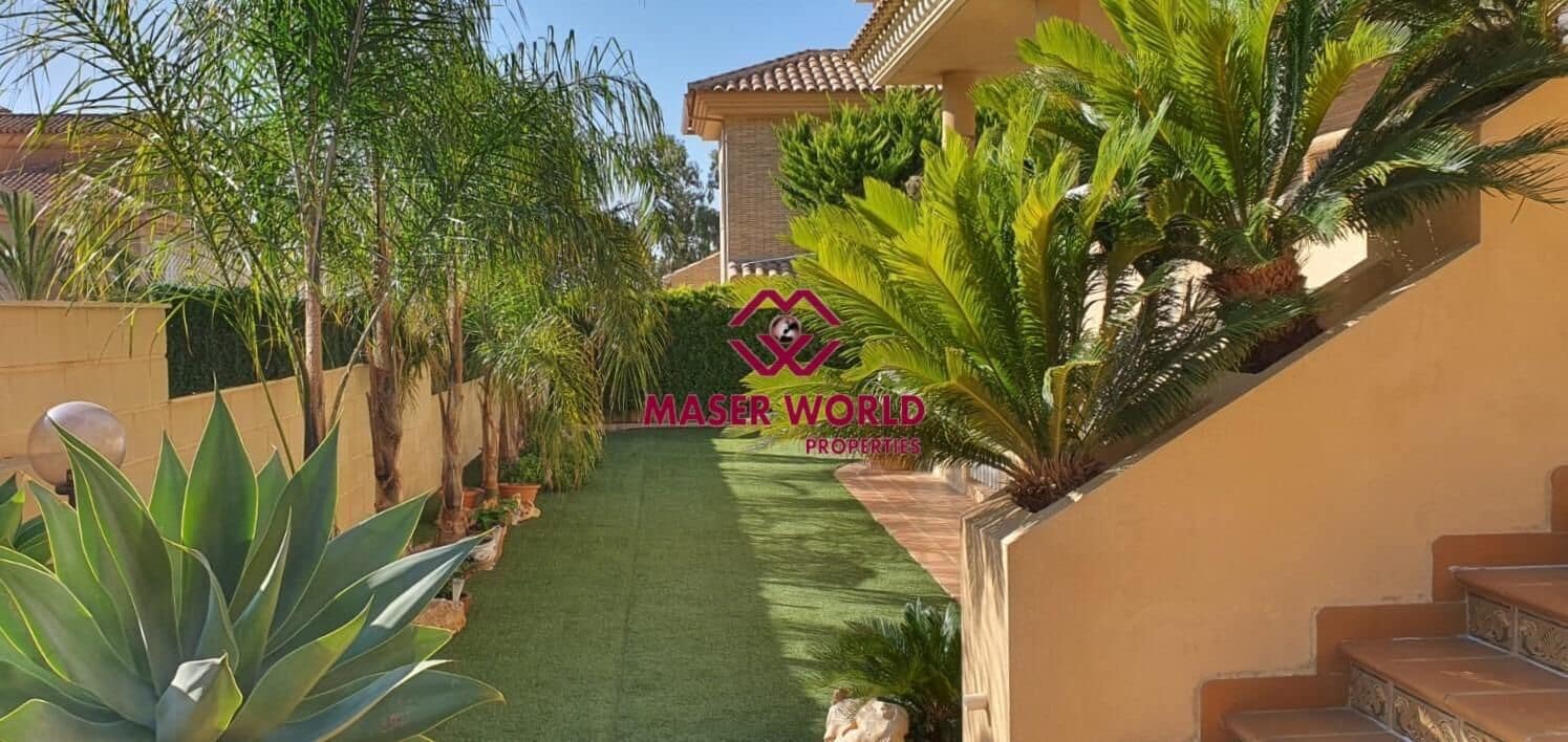 5 bedroom Villa for sale in Bolnuevo with pool garage - € 840,000 (Ref: 9470649)