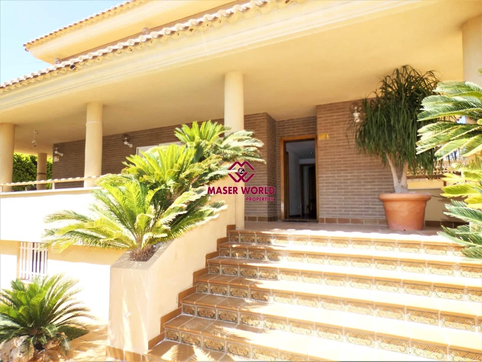 5 bedroom Villa for sale in Bolnuevo with pool garage - € 840,000 (Ref: 9470649)