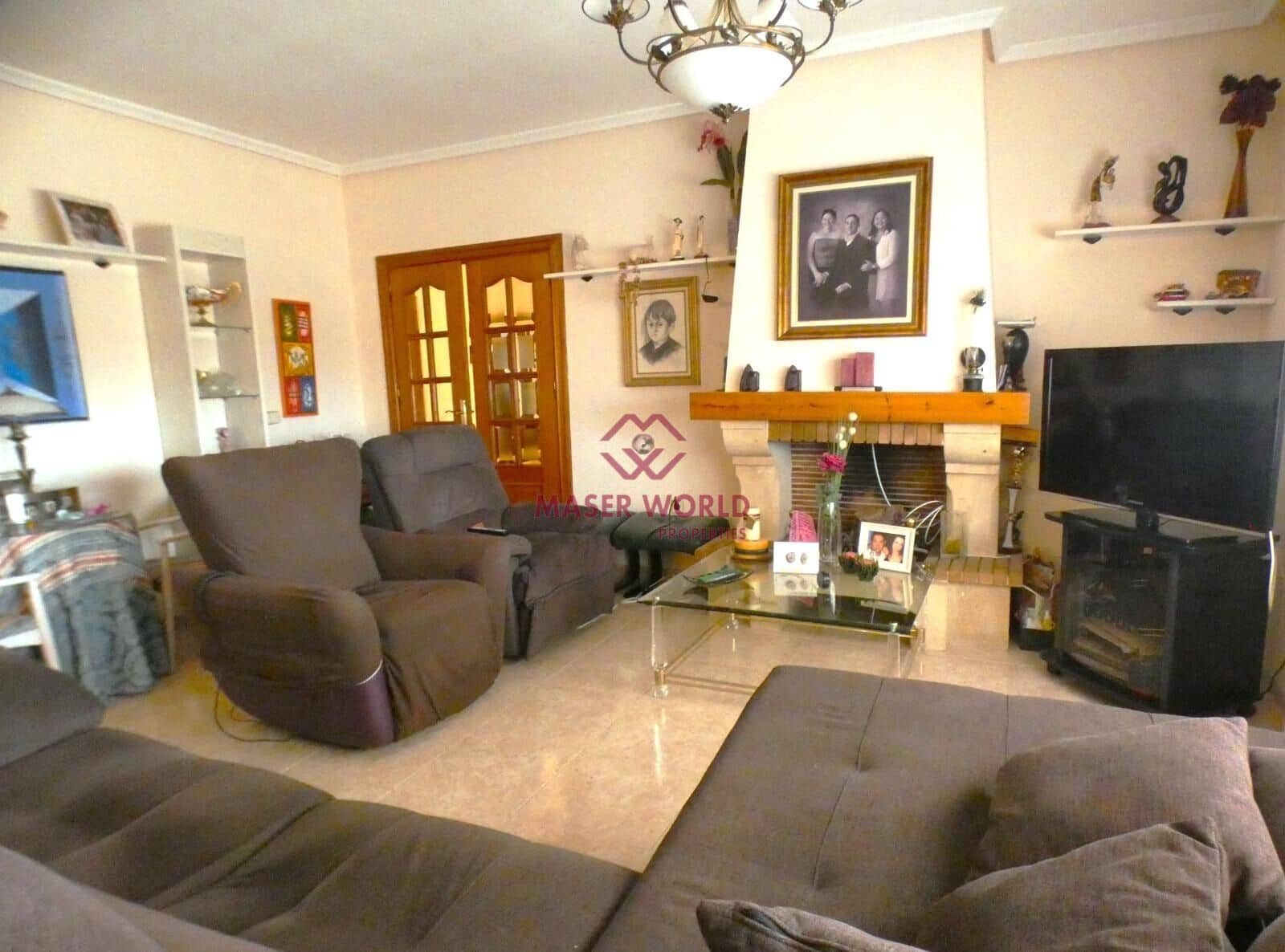 5 bedroom Villa for sale in Isla Plana with pool garage - € 600,000 (Ref: 9502202)