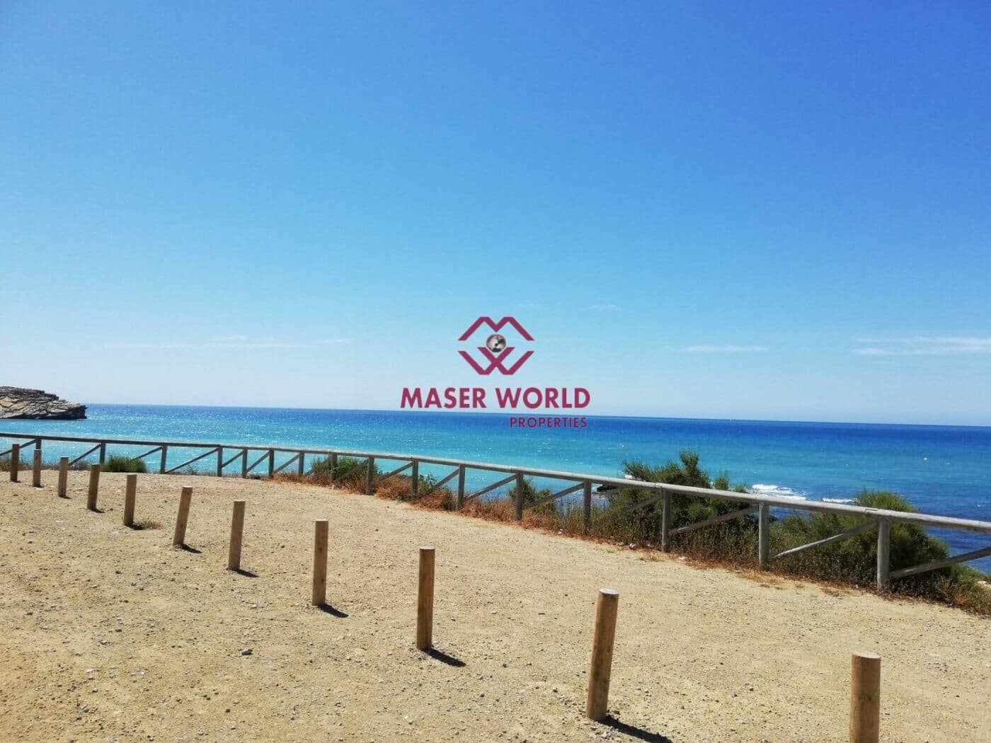 5 bedroom Villa for sale in Isla Plana with pool garage - € 600,000 (Ref: 9502202)