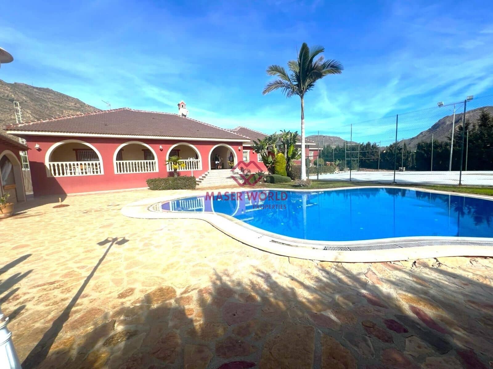 5 bedroom Villa for sale in Isla Plana with pool garage - € 600,000 (Ref: 9502202)