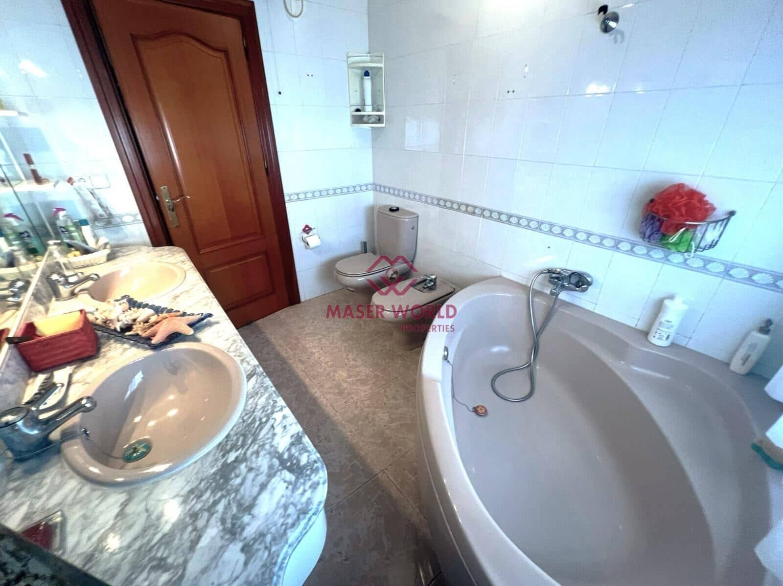 5 bedroom Villa for sale in Isla Plana with pool garage - € 600,000 (Ref: 9502202)