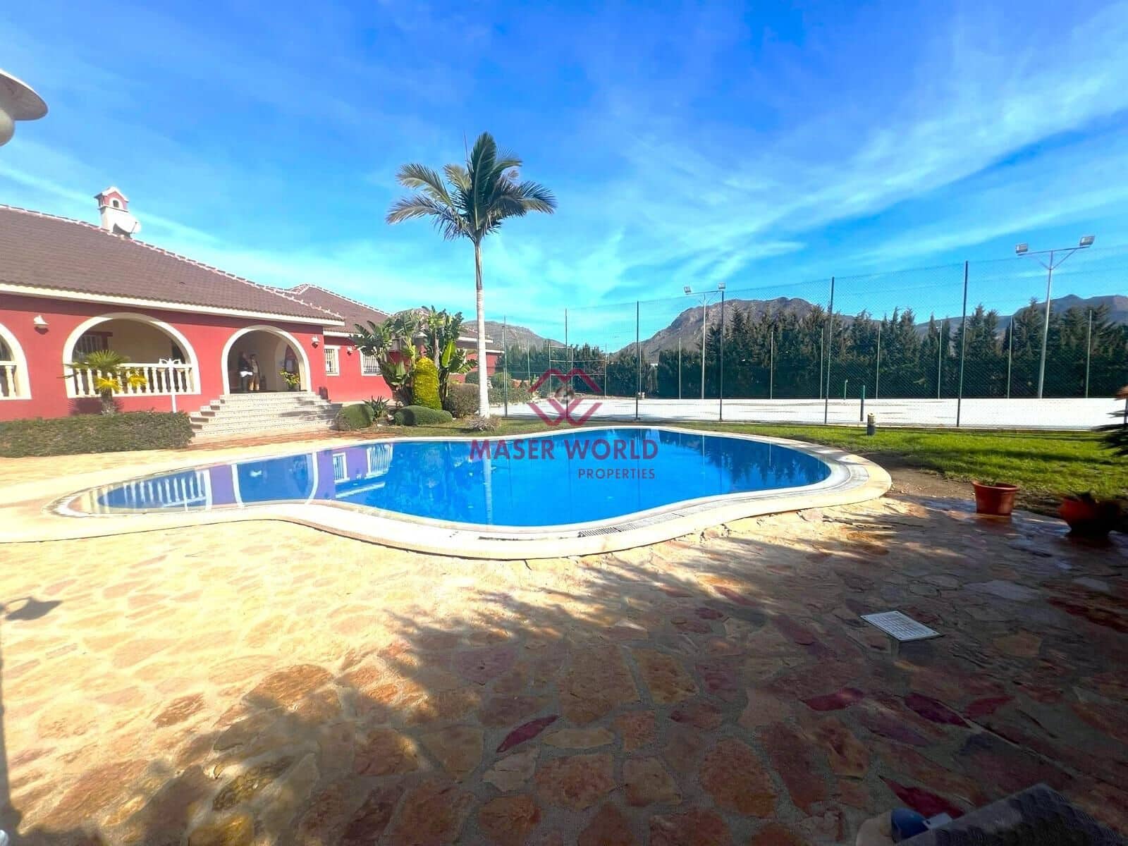 5 bedroom Villa for sale in Isla Plana with pool garage - € 600,000 (Ref: 9502202)