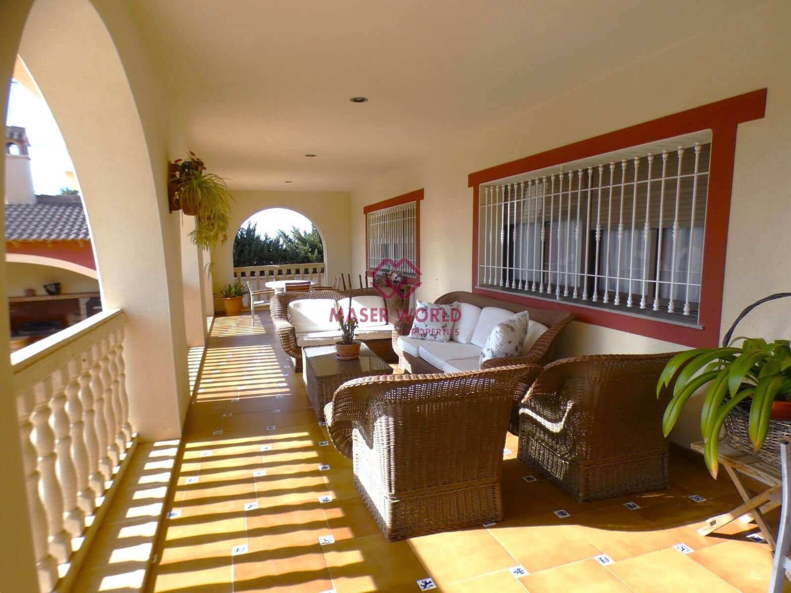 5 bedroom Villa for sale in Isla Plana with pool garage - € 600,000 (Ref: 9502202)
