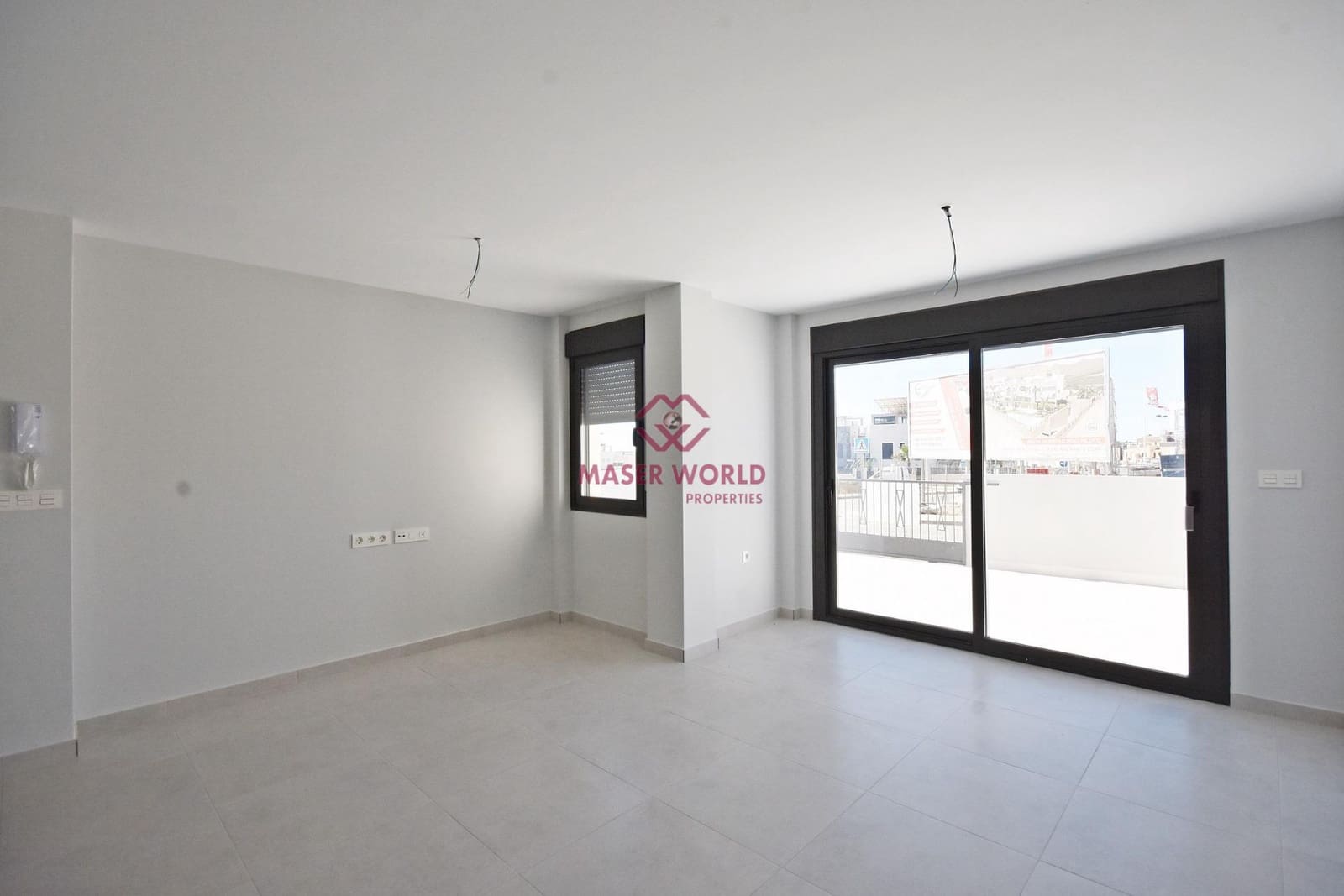 3 soveværelse Semi-Rækkehus til salg i Alamillo med swimmingpool - € 294.000 (Ref: 9548113)