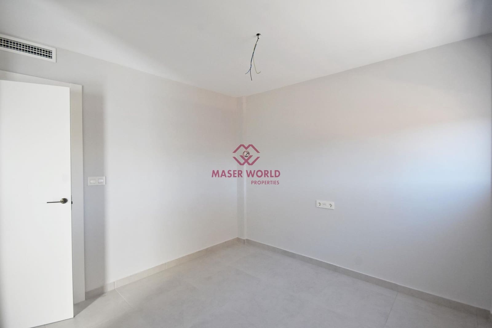 3 soveværelse Semi-Rækkehus til salg i Alamillo med swimmingpool - € 294.000 (Ref: 9548113)