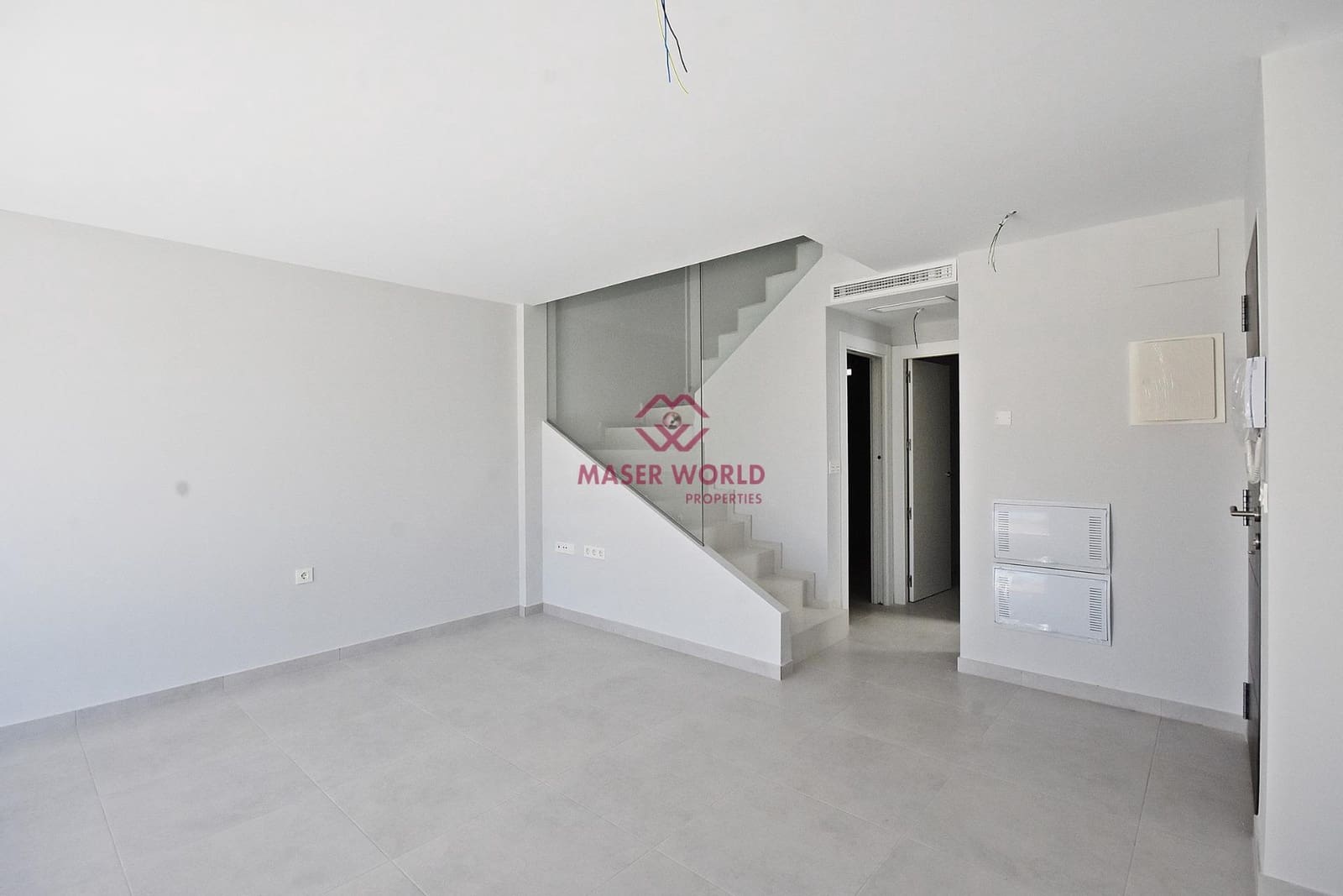 3 soveværelse Semi-Rækkehus til salg i Alamillo med swimmingpool - € 294.000 (Ref: 9548113)