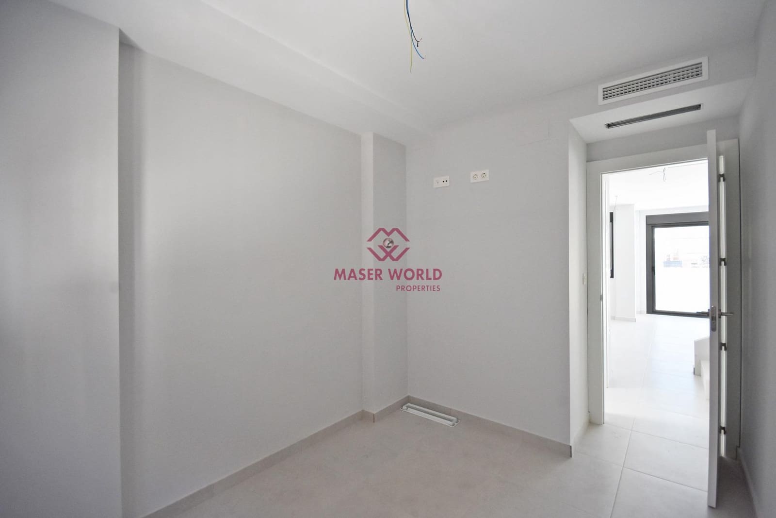 3 soveværelse Semi-Rækkehus til salg i Alamillo med swimmingpool - € 294.000 (Ref: 9548113)