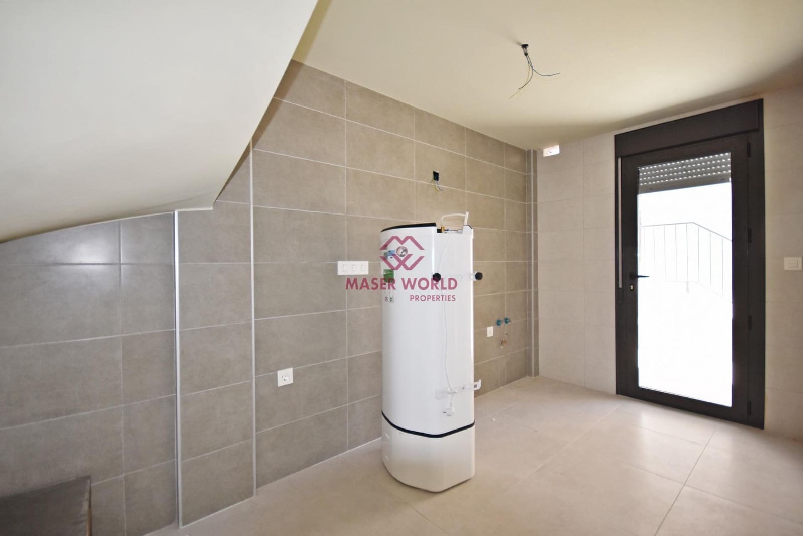 3 soveværelse Semi-Rækkehus til salg i Alamillo med swimmingpool - € 294.000 (Ref: 9548113)