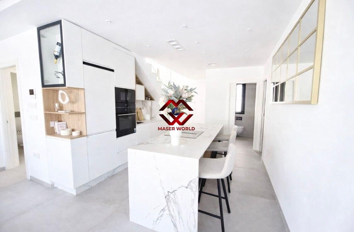 Chalet de 4 habitaciones en Santiago de la Ribera en venta con piscina garaje - 699.900 € (Ref: 9651868)