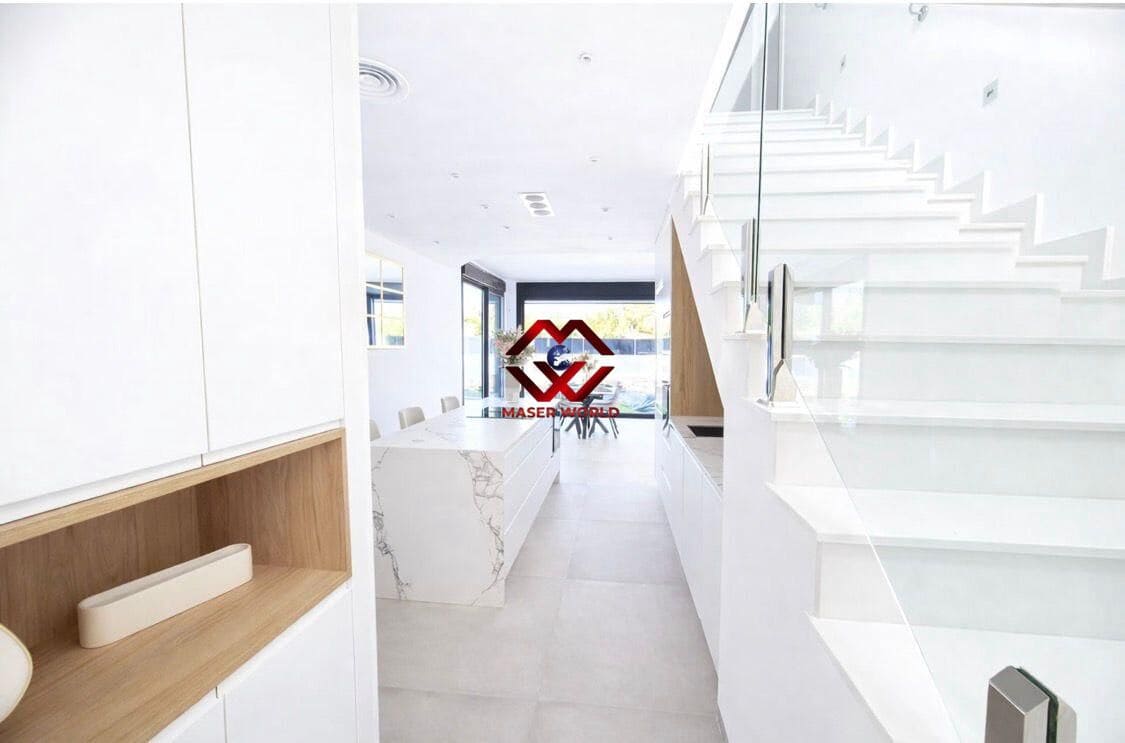 Chalet de 4 habitaciones en Santiago de la Ribera en venta con piscina garaje - 699.900 € (Ref: 9651868)