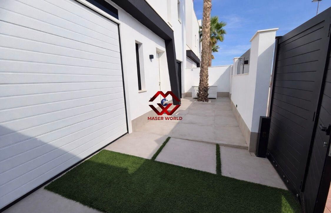 Chalet de 4 habitaciones en Santiago de la Ribera en venta con piscina garaje - 699.900 € (Ref: 9651868)