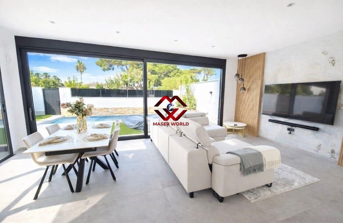 Chalet de 4 habitaciones en Santiago de la Ribera en venta con piscina garaje - 699.900 € (Ref: 9651868)