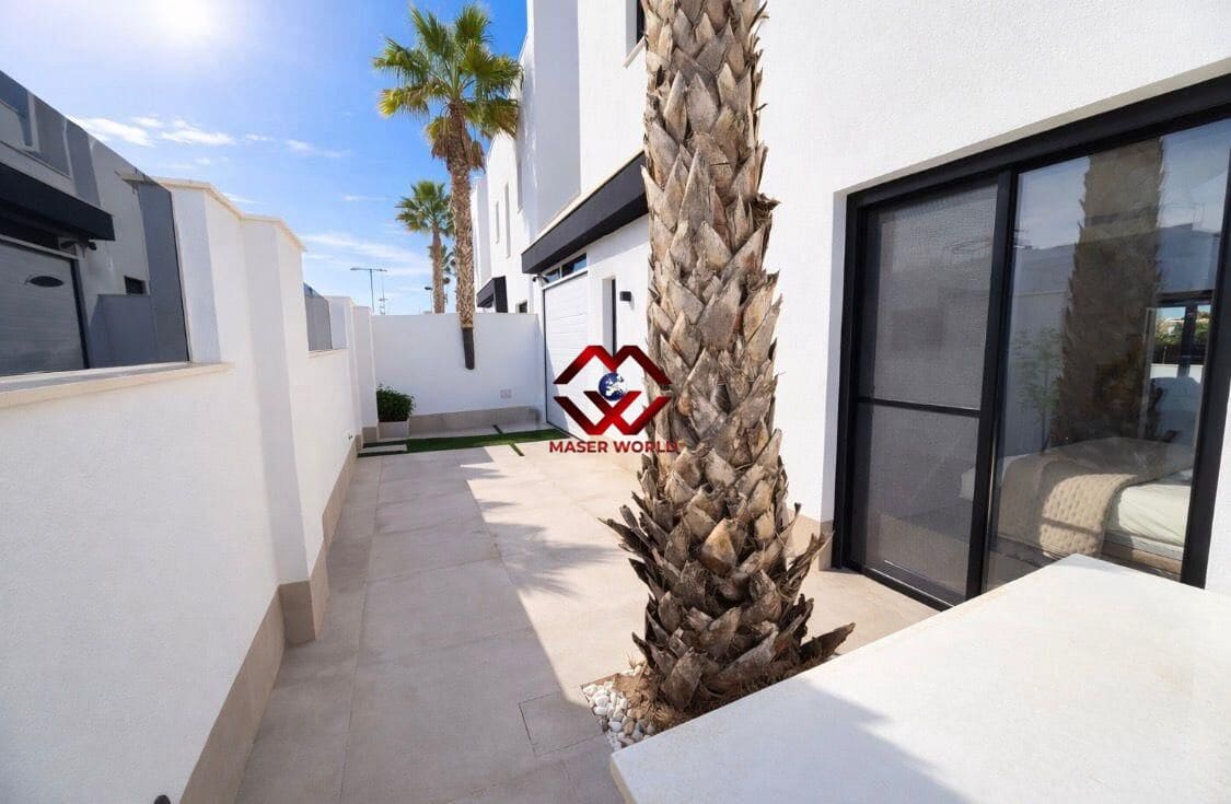 Chalet de 4 habitaciones en Santiago de la Ribera en venta con piscina garaje - 699.900 € (Ref: 9651868)