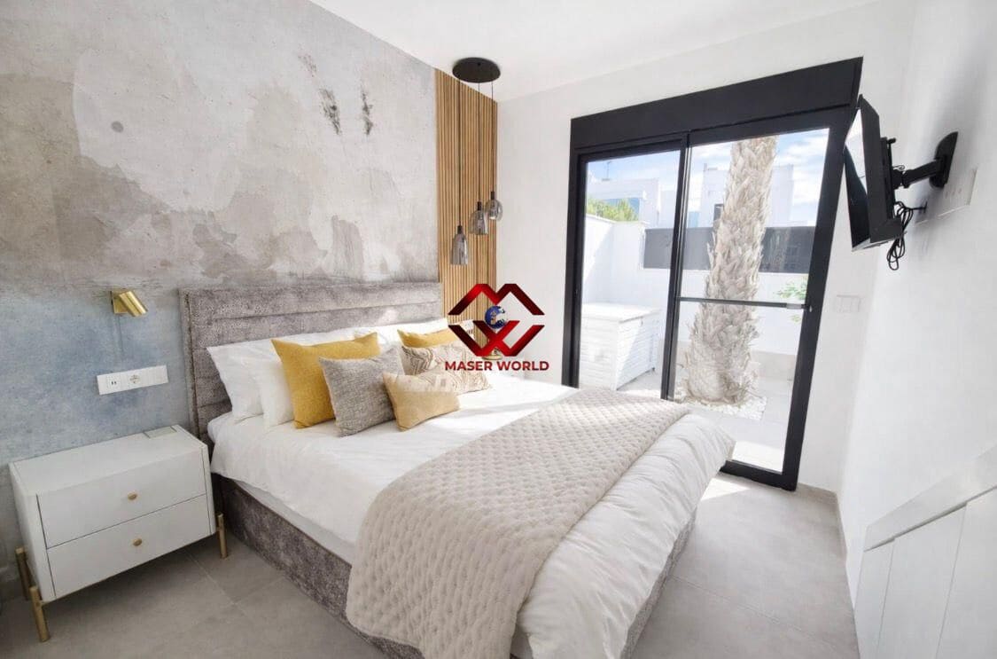 Chalet de 4 habitaciones en Santiago de la Ribera en venta con piscina garaje - 699.900 € (Ref: 9651868)