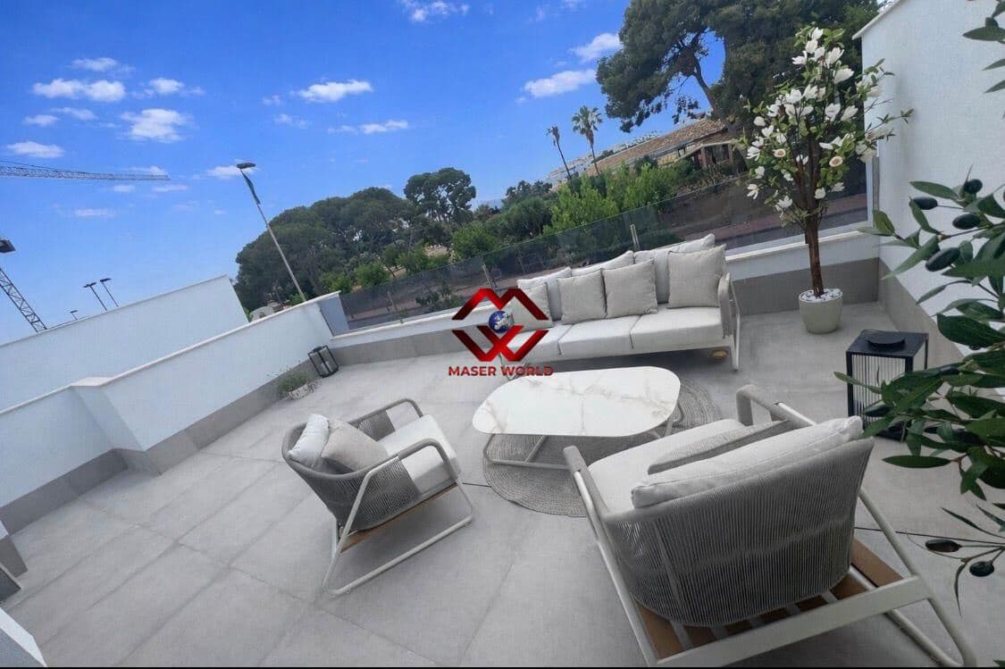 Chalet de 4 habitaciones en Santiago de la Ribera en venta con piscina garaje - 699.900 € (Ref: 9651868)