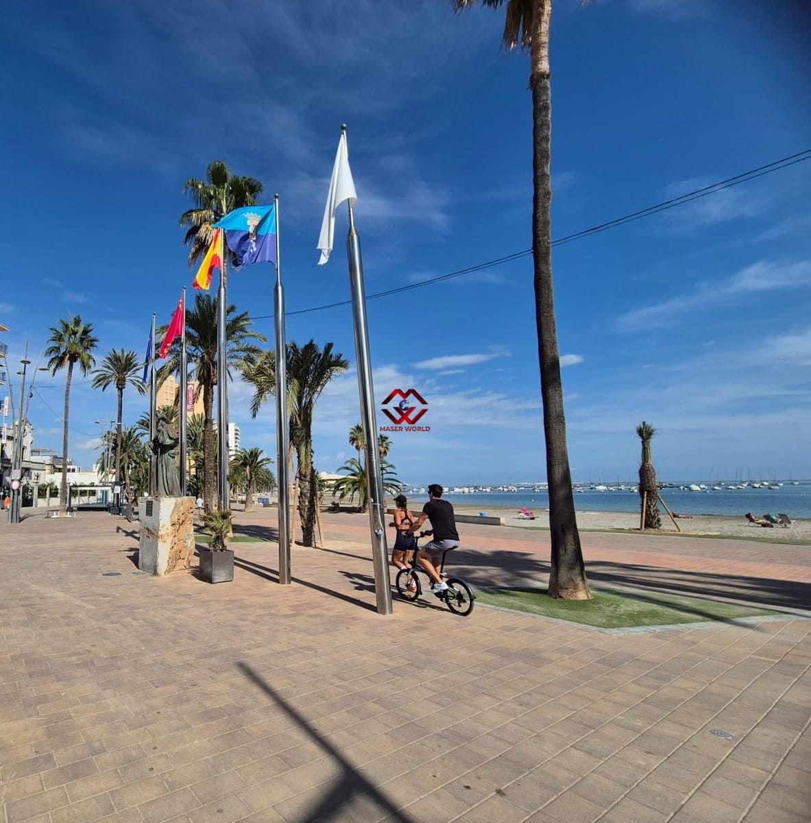 Chalet de 4 habitaciones en Santiago de la Ribera en venta con piscina garaje - 699.900 € (Ref: 9651868)