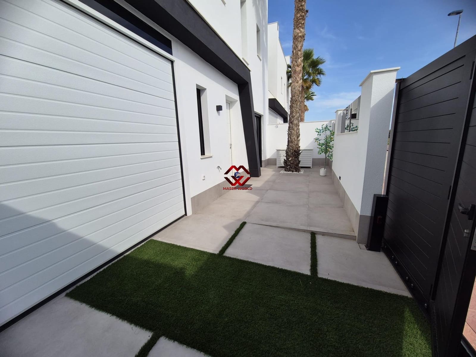 Chalet de 4 habitaciones en Santiago de la Ribera en venta con piscina garaje - 699.900 € (Ref: 9651868)