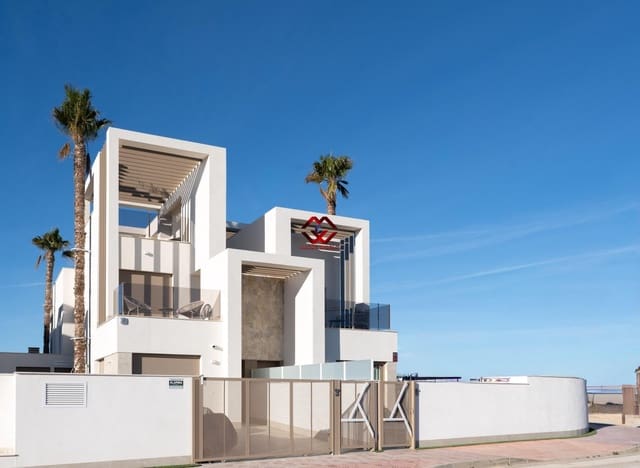 3 soveværelse Semi-Rækkehus til salg i Los Alcázares med swimmingpool - € 630.000 (Ref: 9701580)