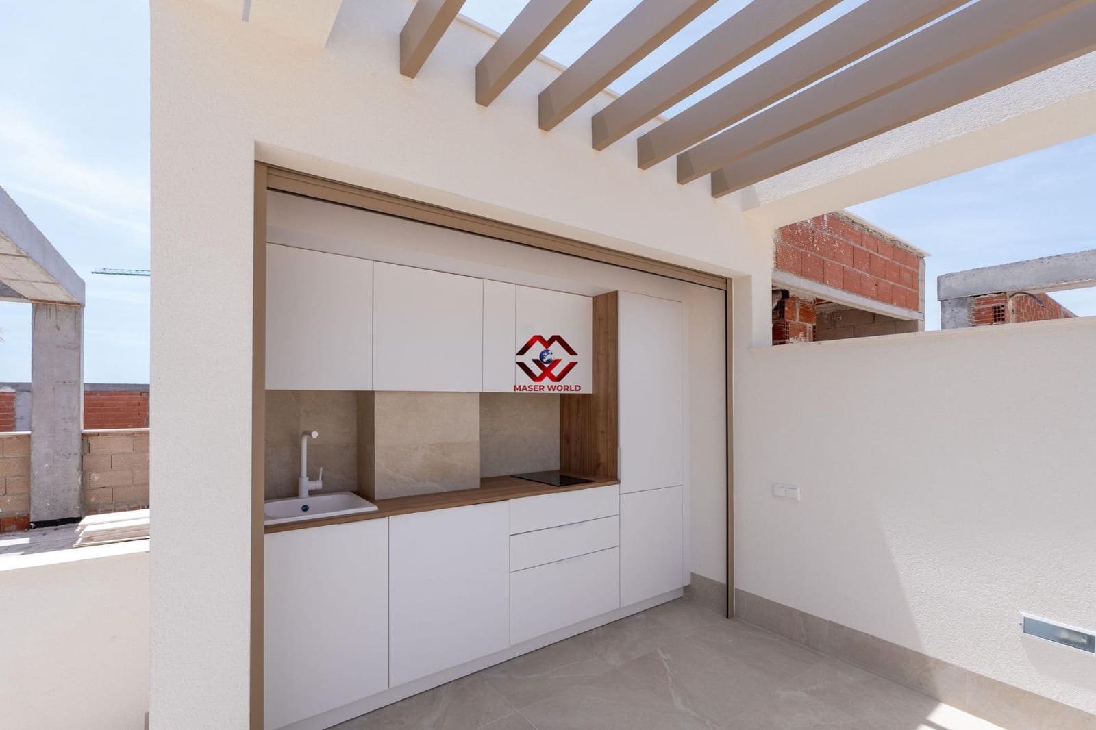 3 soveværelse Semi-Rækkehus til salg i Los Alcazares med swimmingpool - € 630.000 (Ref: 9701580)